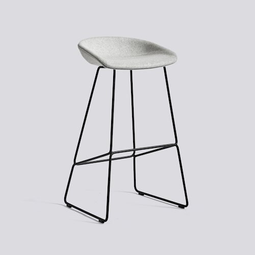 Barová židle About a Stool  AAS 39 s čalouněným sedákem a kovovou podnoží